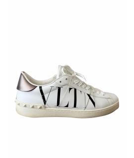 VALENTINO Низкие кроссовки / кеды