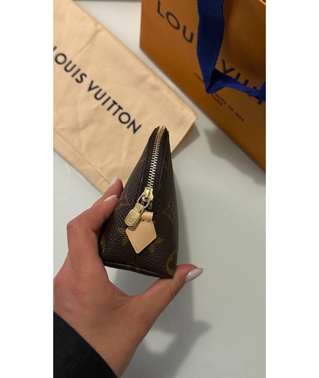 LOUIS VUITTON Коричневая кожаная косметичка, фото 3