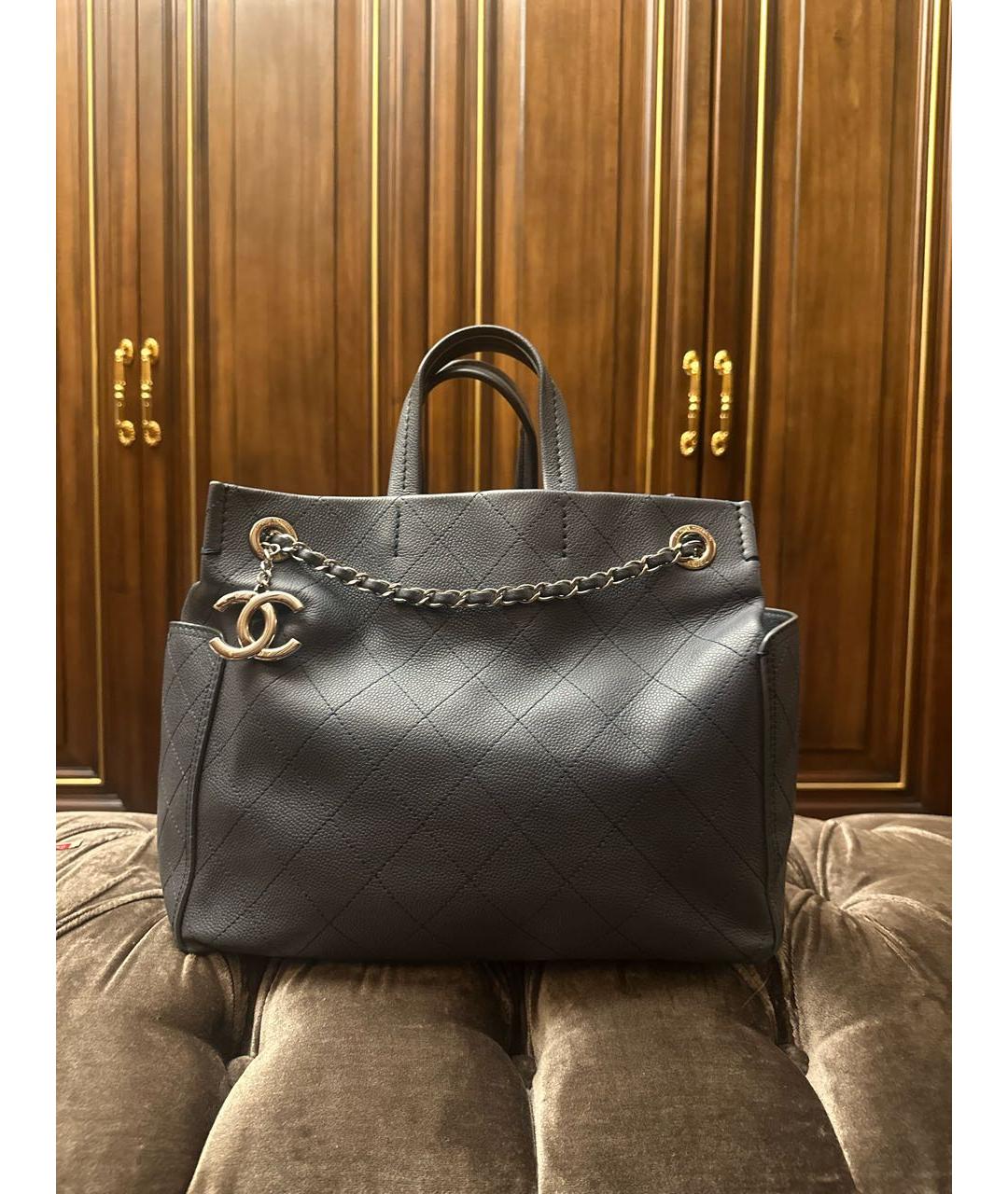 CHANEL Антрацитовая кожаная сумка тоут, фото 8