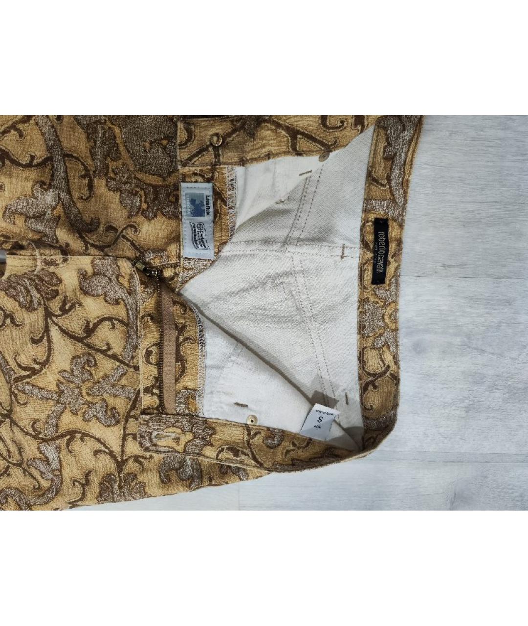ROBERTO CAVALLI Золотые хлопко-эластановые брюки широкие, фото 4