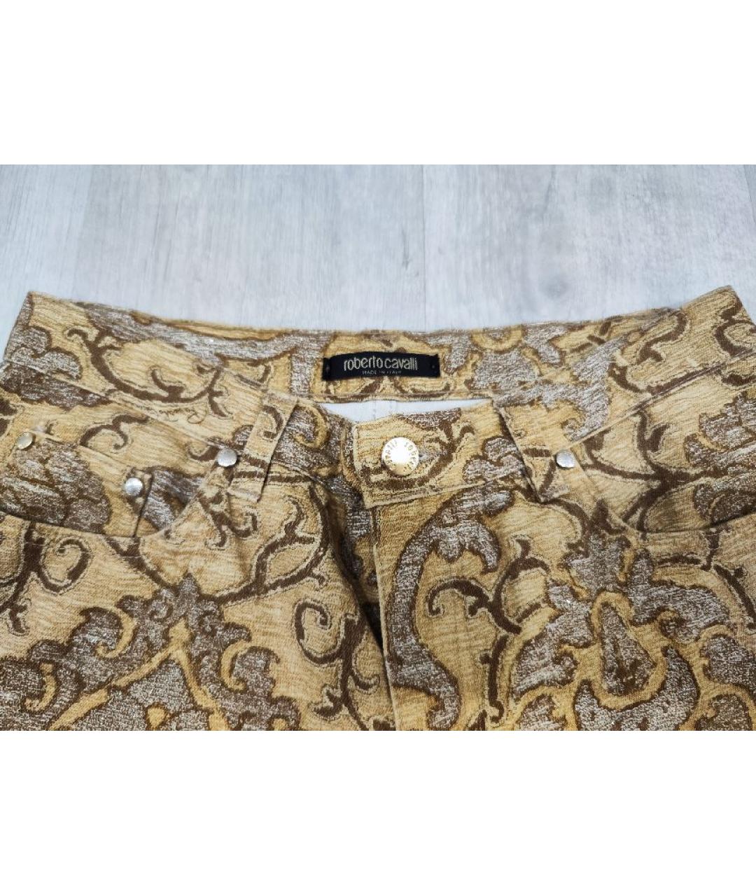 ROBERTO CAVALLI Золотые хлопко-эластановые брюки широкие, фото 3