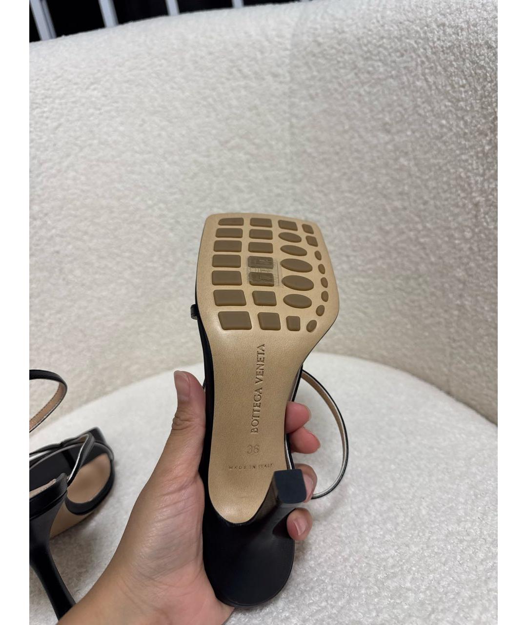 BOTTEGA VENETA Черные кожаные босоножки, фото 5