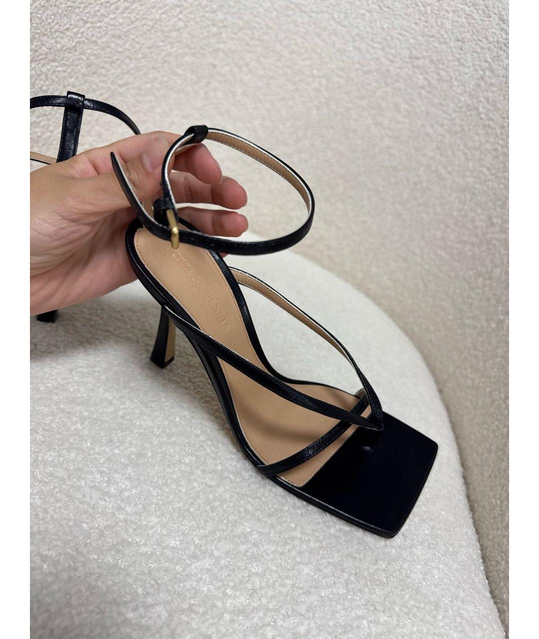 BOTTEGA VENETA Черные кожаные босоножки, фото 6