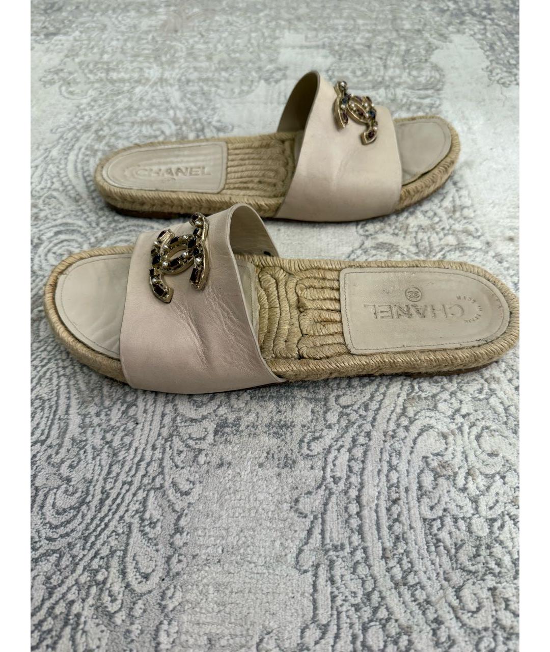 CHANEL Бежевые кожаные шлепанцы, фото 2