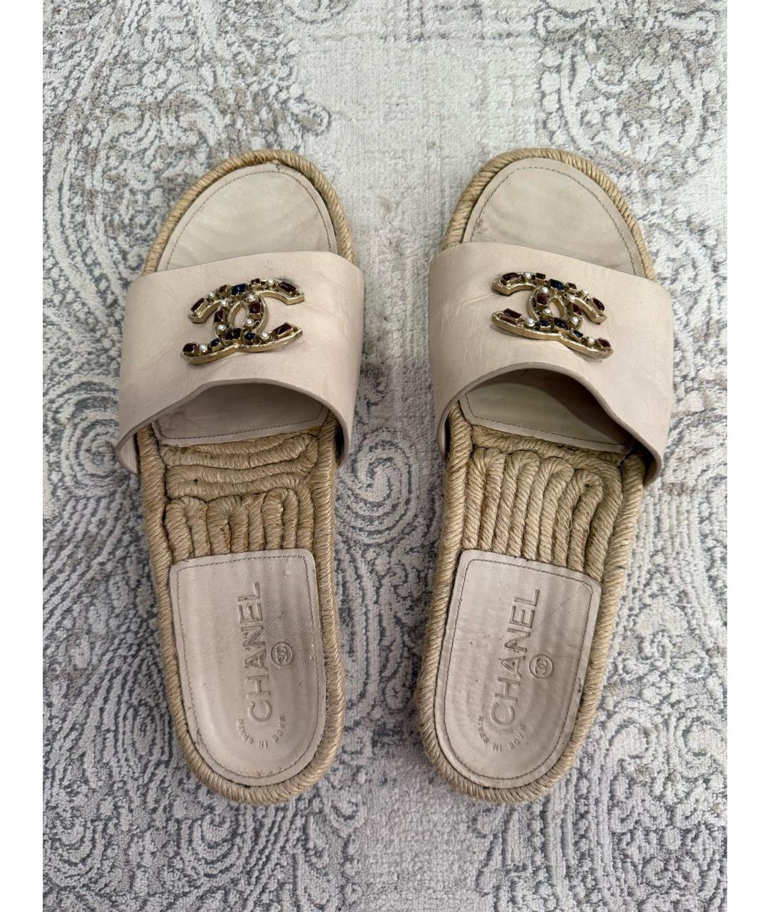 CHANEL Бежевые кожаные шлепанцы, фото 4