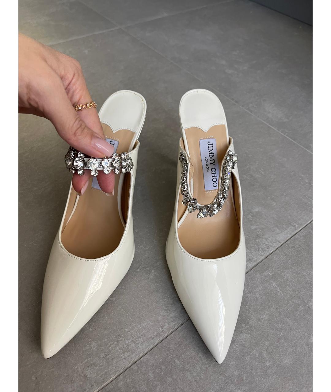 JIMMY CHOO Бежевые мюли из лакированной кожи, фото 2