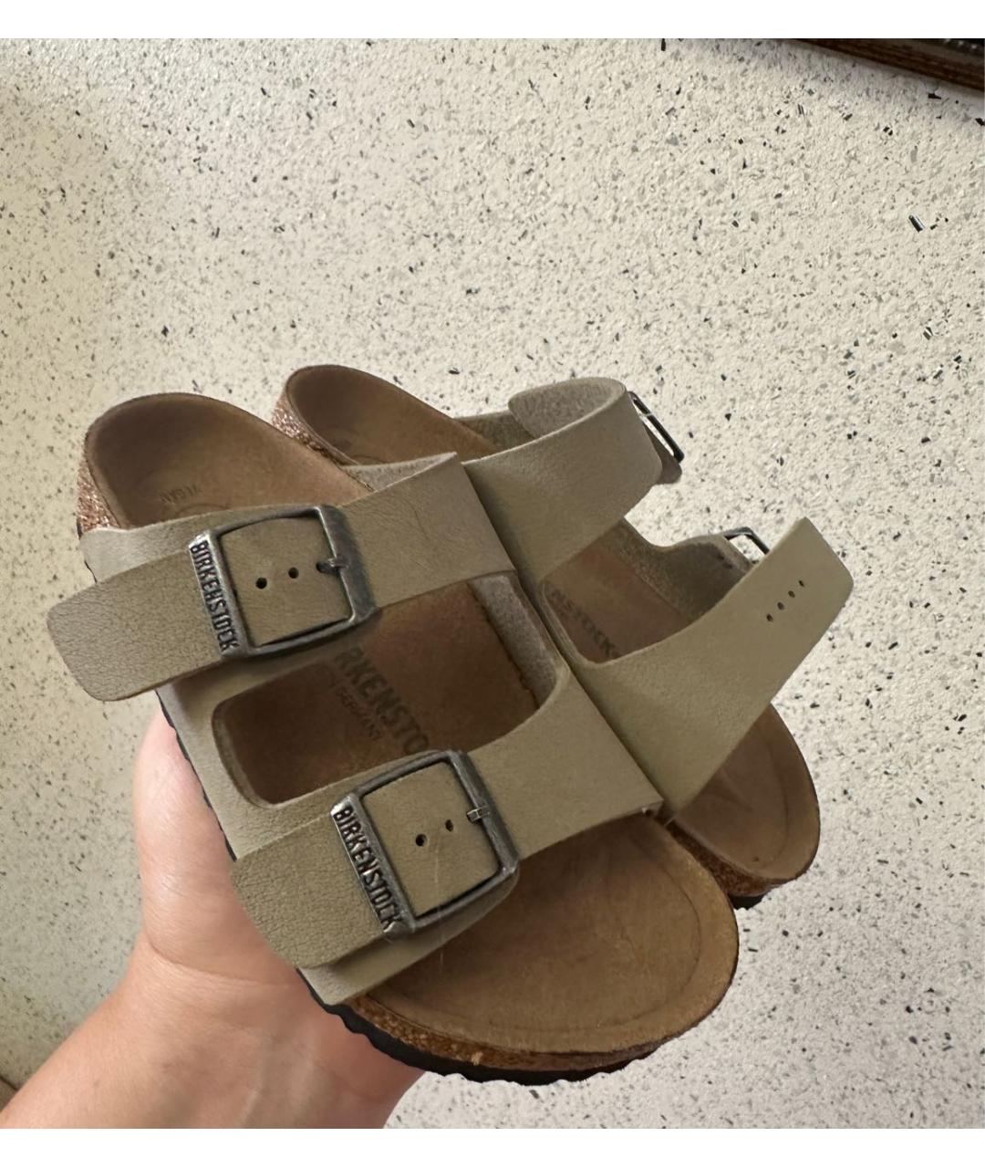 BIRKENSTOCK Бежевые сандалии и шлепанцы, фото 2