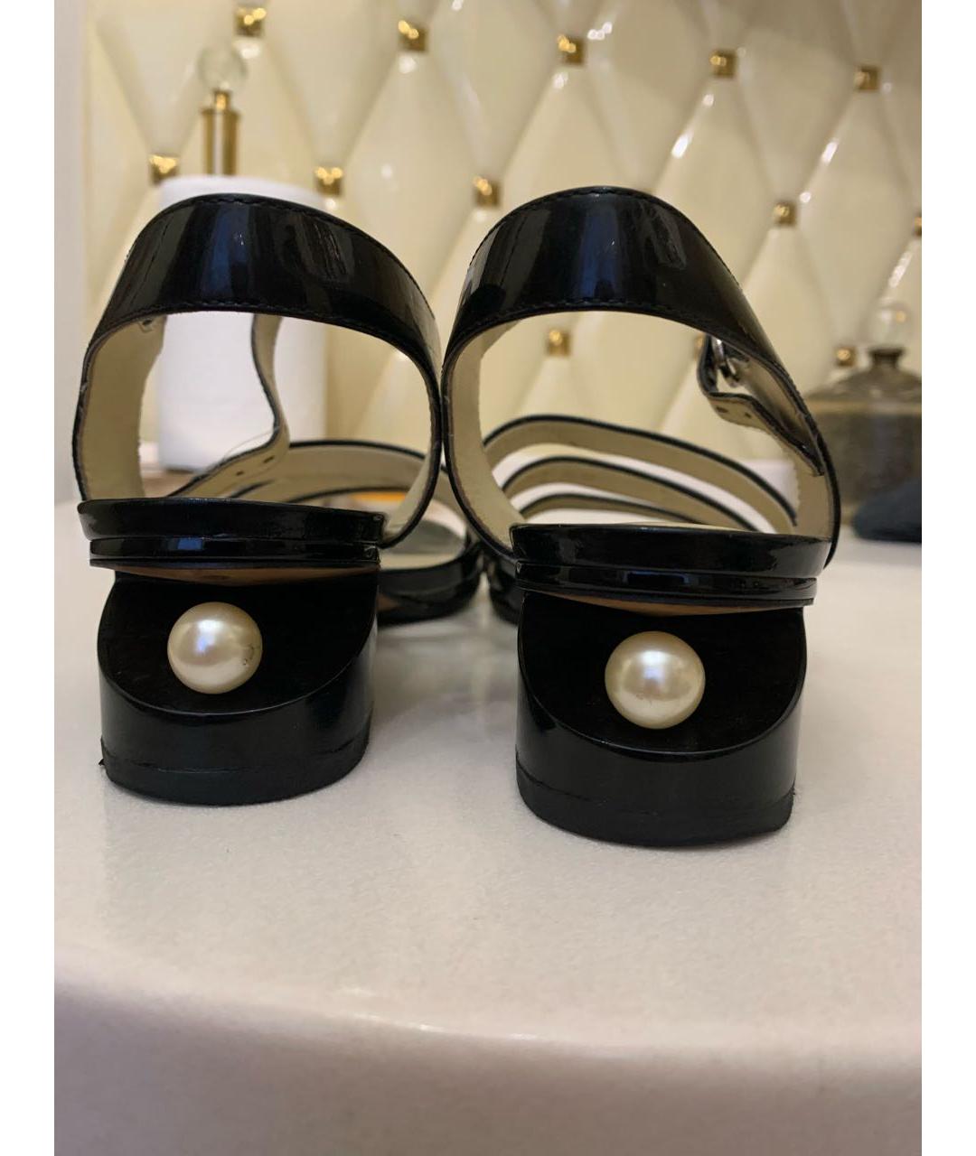 CHANEL Черные босоножки из лакированной кожи, фото 4