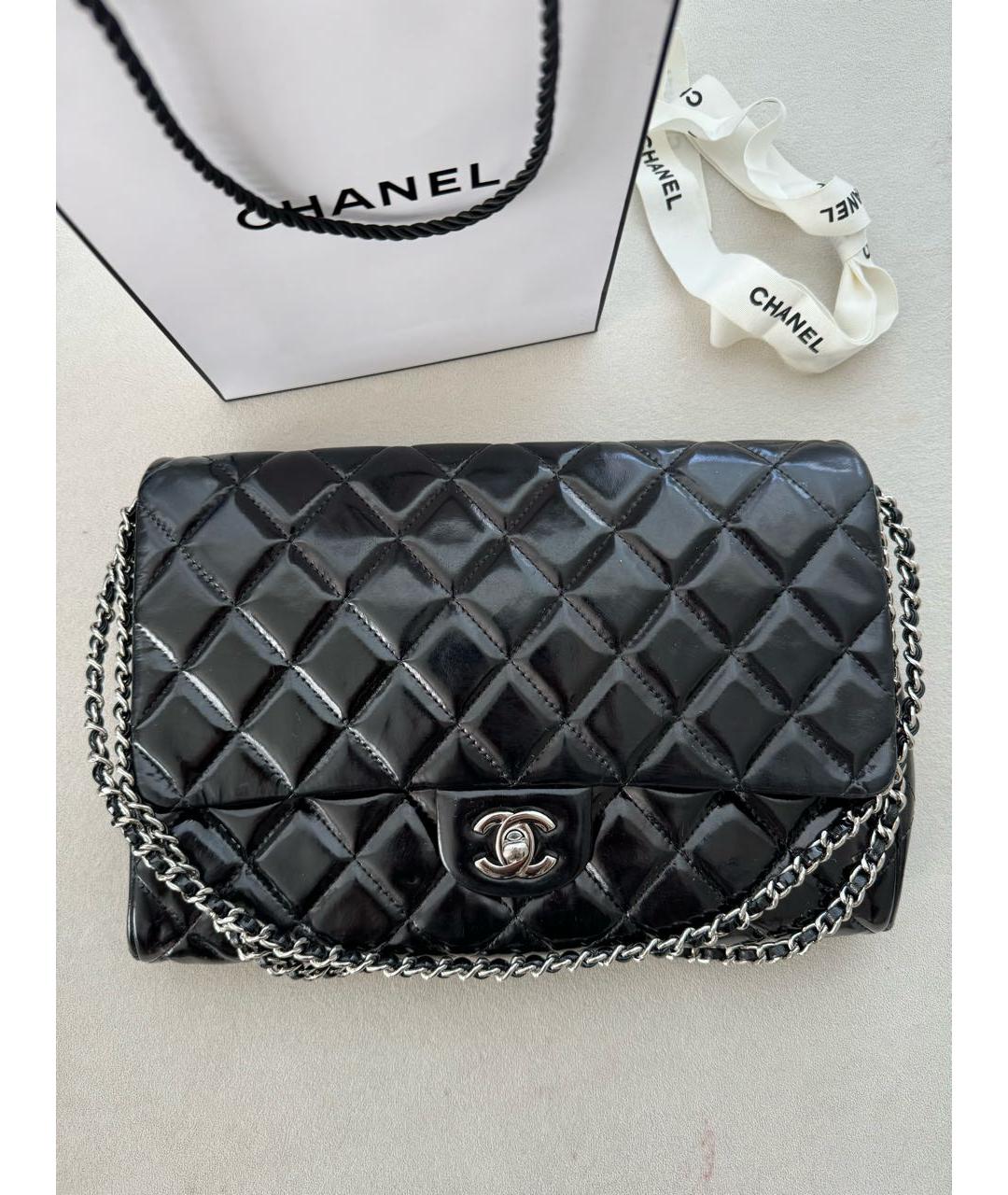 CHANEL Черная сумка через плечо из лакированной кожи, фото 2