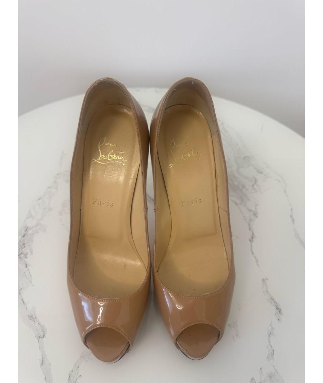 CHRISTIAN LOUBOUTIN Бежевые туфли из лакированной кожи, фото 2