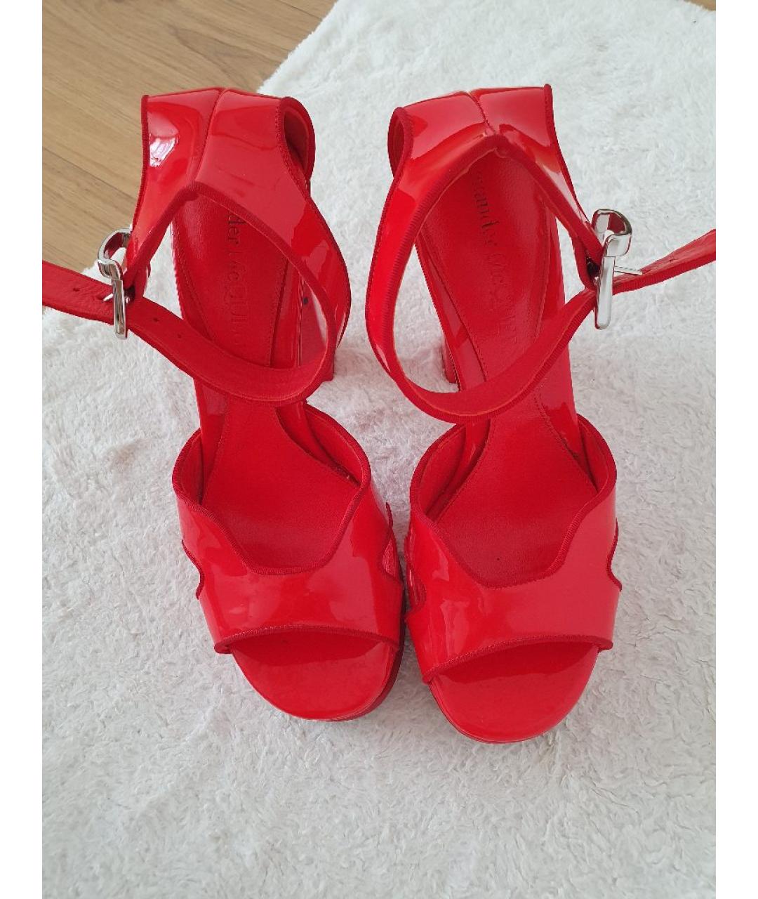 ALEXANDER MCQUEEN Красные босоножки, фото 2