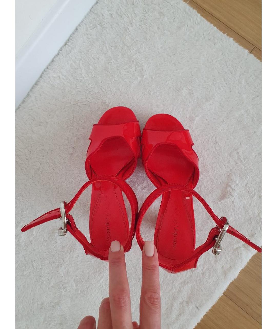 ALEXANDER MCQUEEN Красные босоножки, фото 7