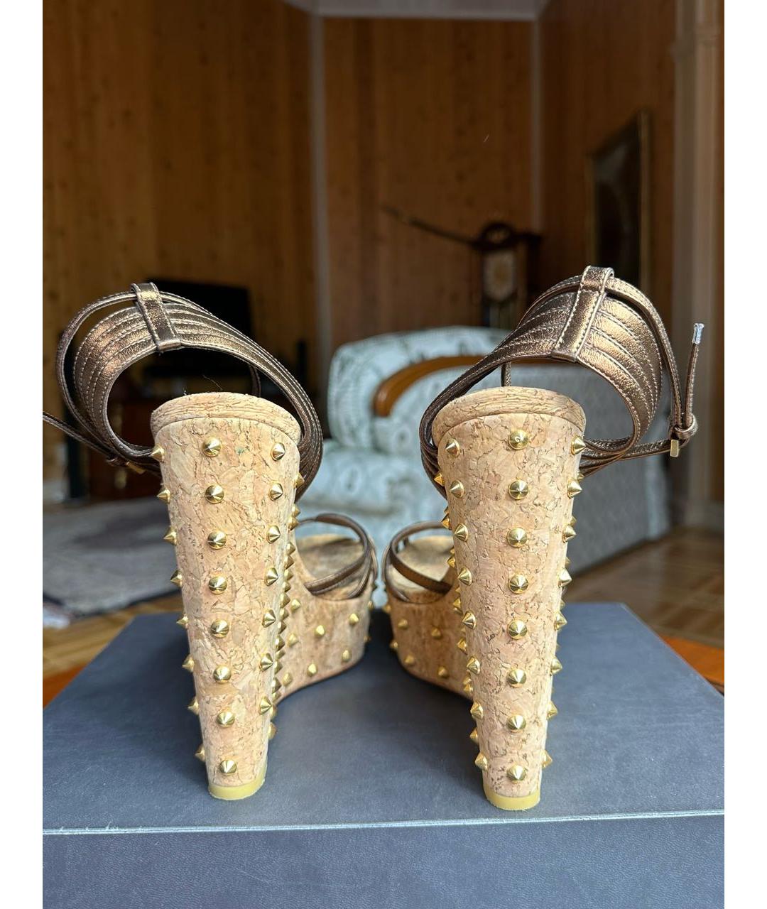 GUCCI Золотые кожаные босоножки, фото 4