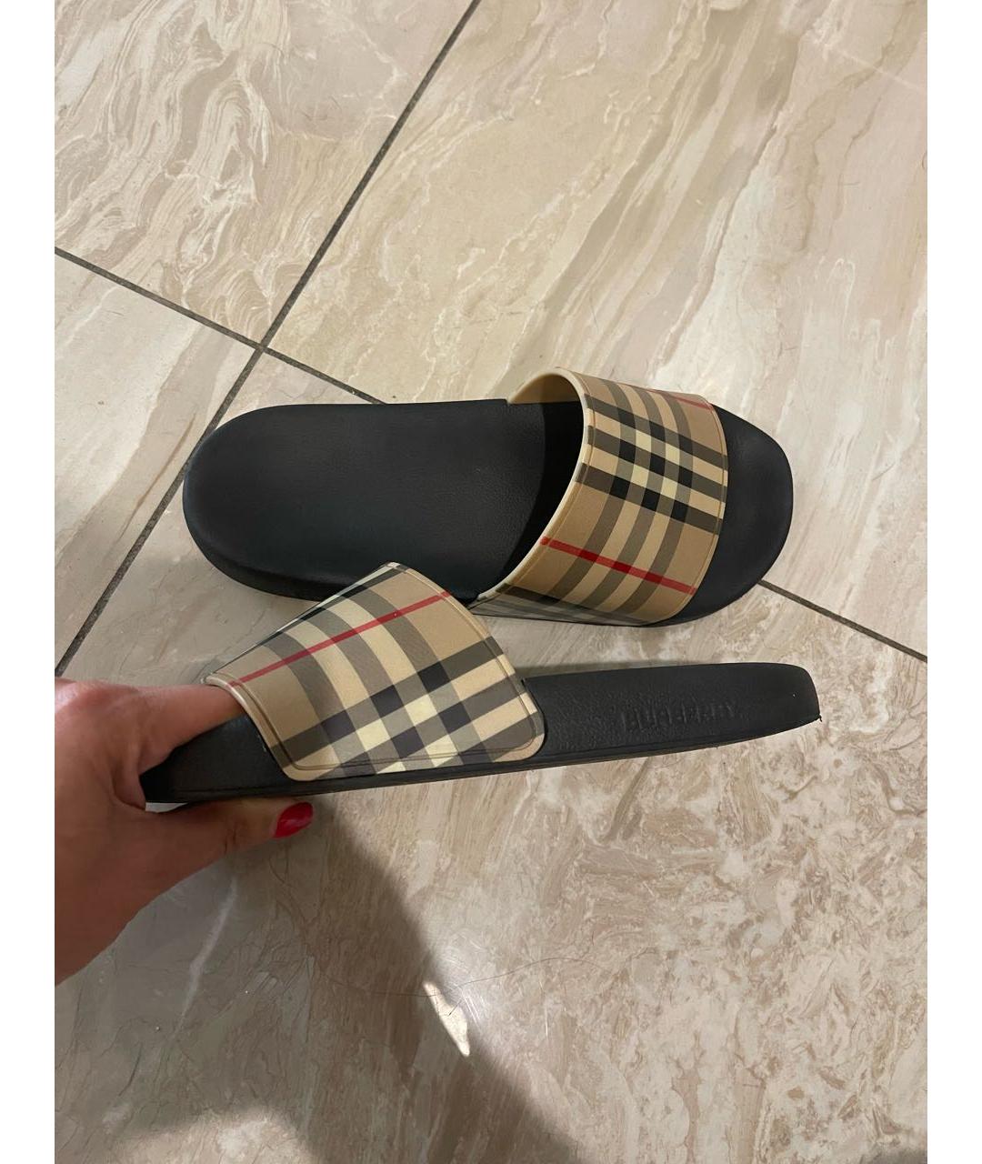 BURBERRY Бежевые резиновые шлепанцы, фото 5