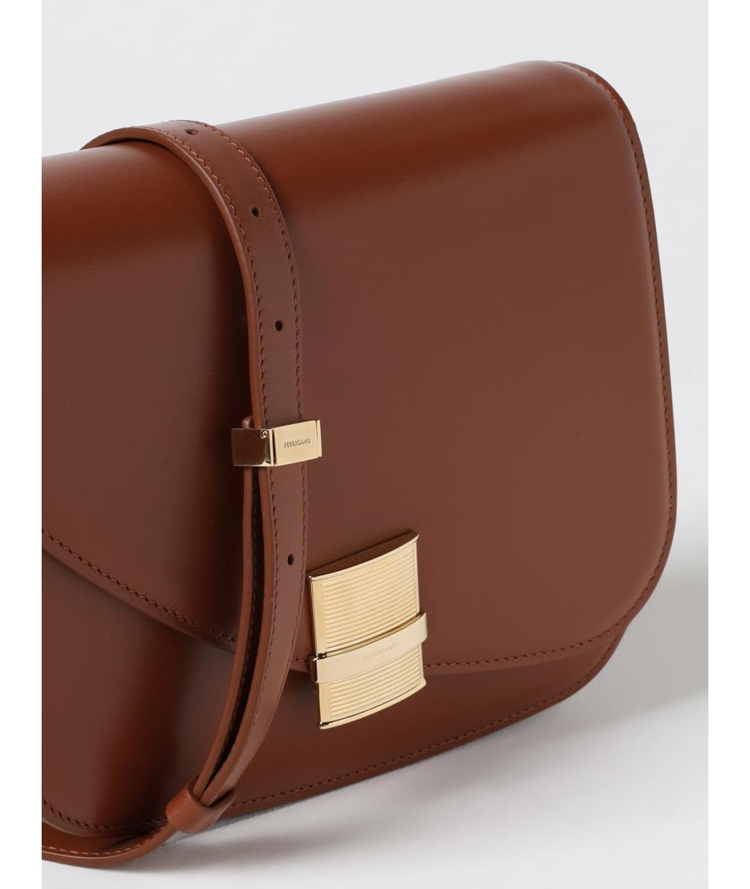 FERRAGAMO Коричневая кожаная сумка через плечо, фото 4