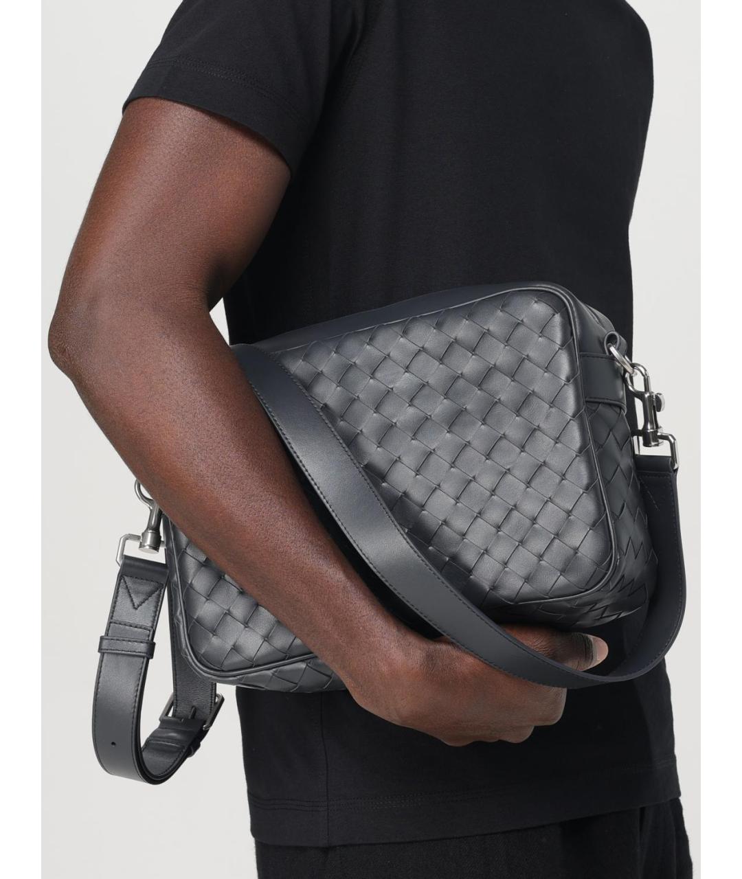 BOTTEGA VENETA Черная кожаная сумка на плечо, фото 4