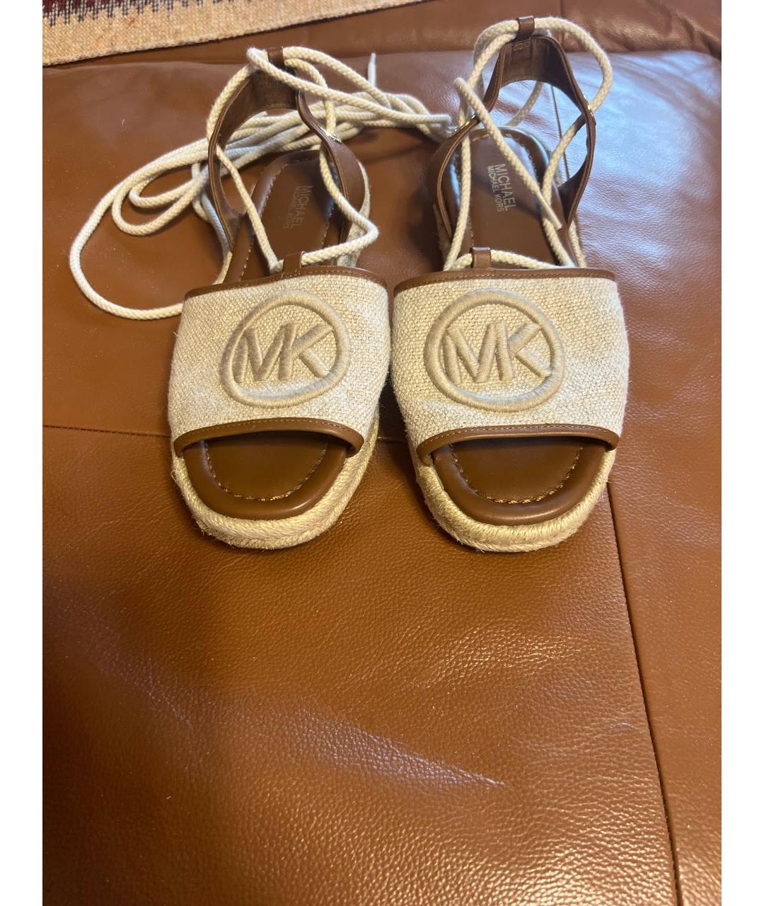 MICHAEL KORS Бежевые текстильные босоножки, фото 2