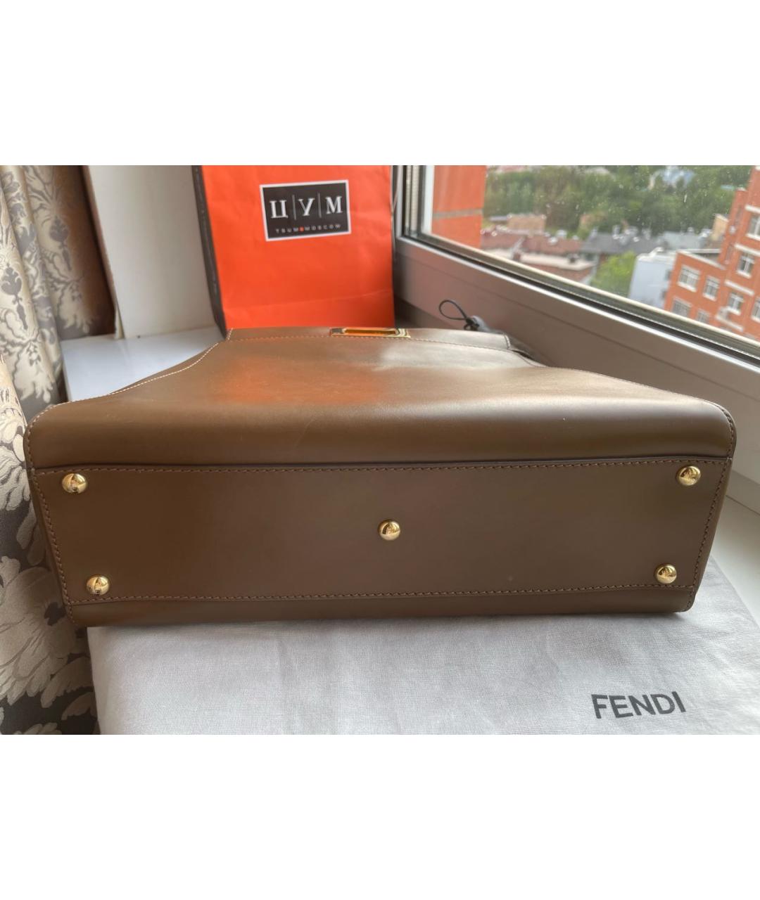 FENDI Коричневая кожаная сумка с короткими ручками, фото 2