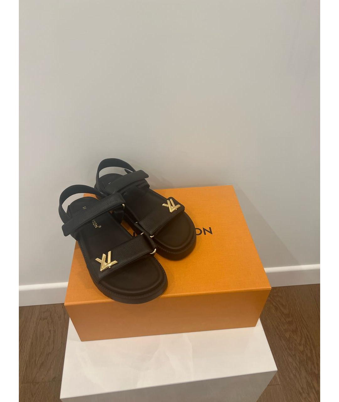 LOUIS VUITTON Черные кожаные сандалии, фото 4