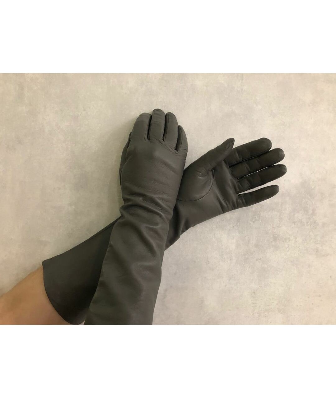 FURLA Серые кожаные перчатки, фото 2