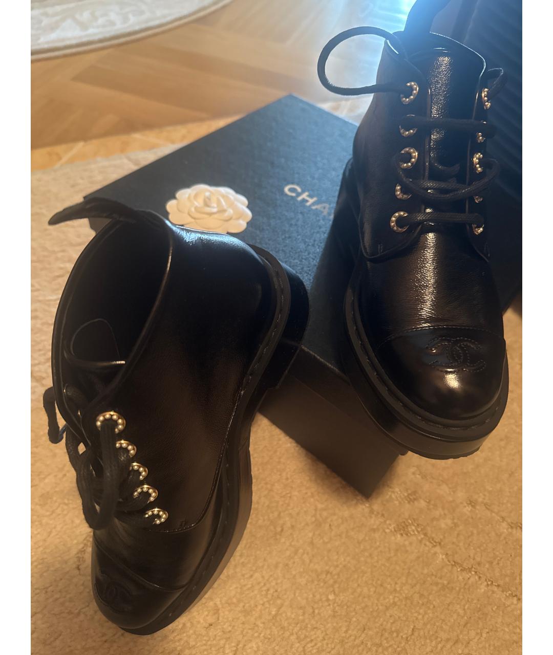 CHANEL Черные ботинки из лакированной кожи, фото 6