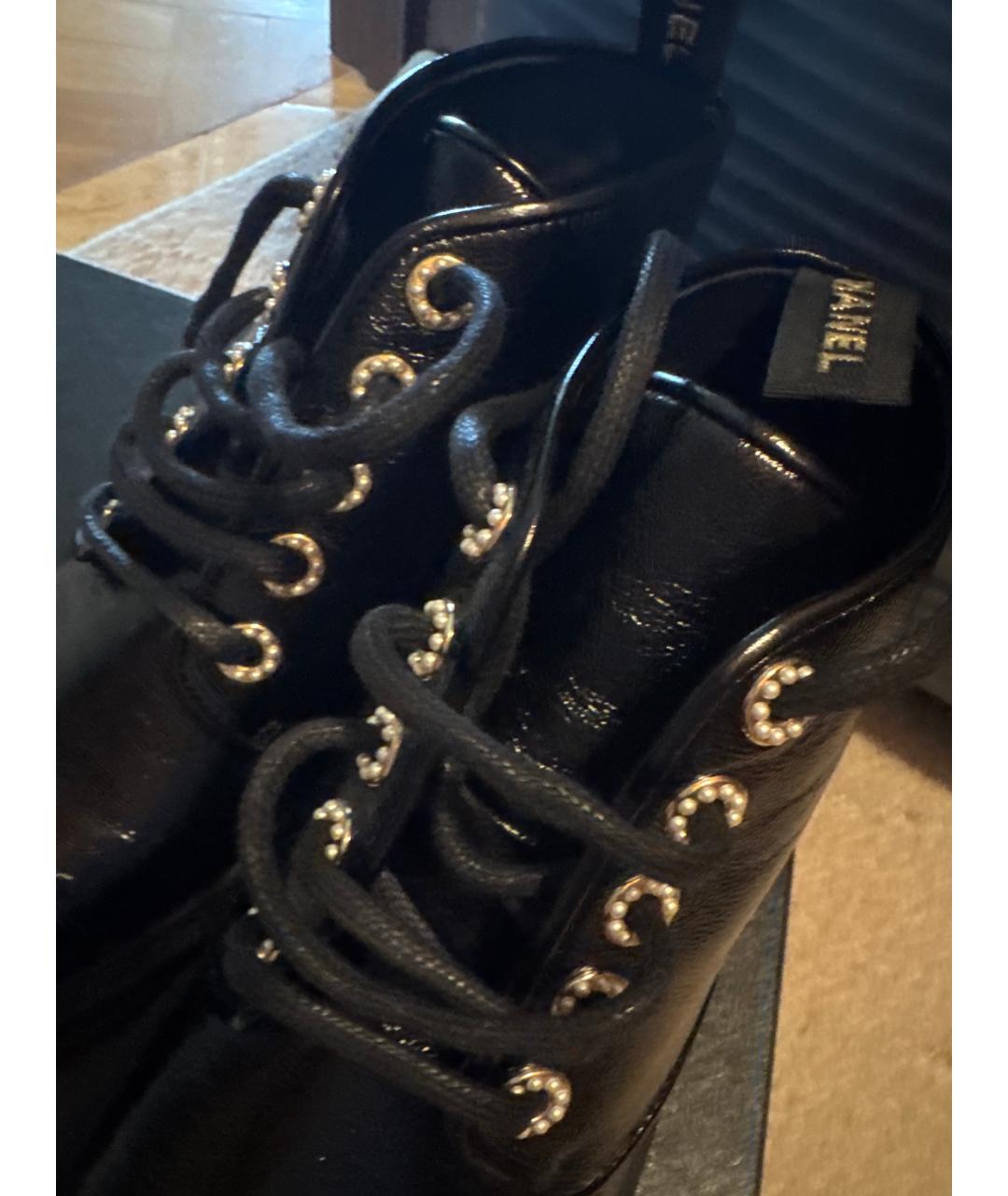 CHANEL Черные ботинки из лакированной кожи, фото 3