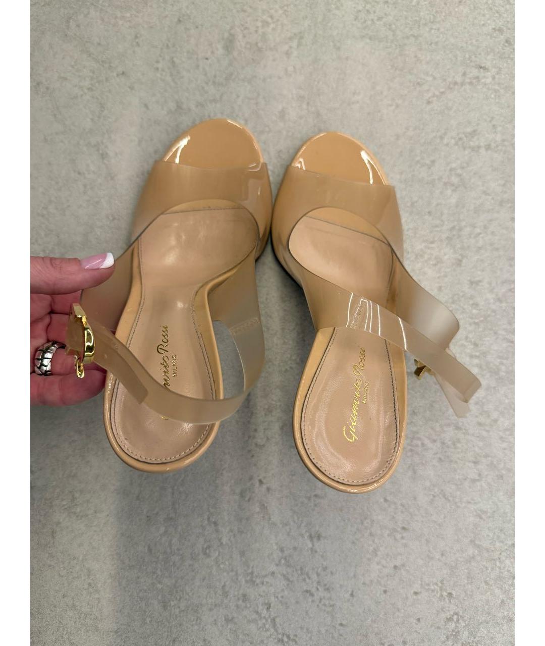 GIANVITO ROSSI Бежевые кожаные босоножки, фото 3