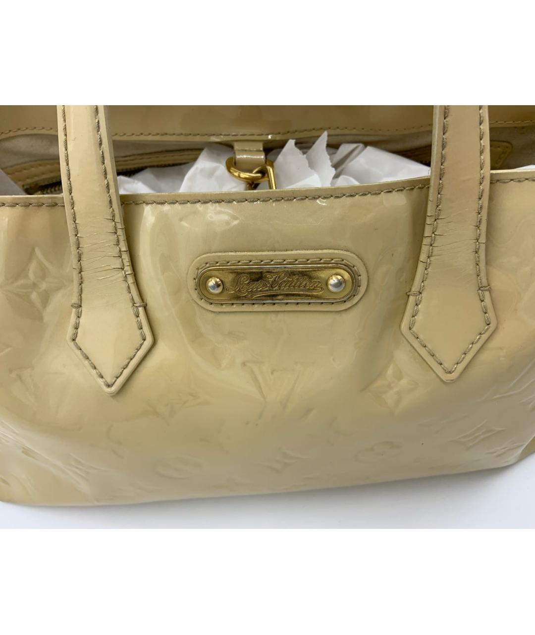 LOUIS VUITTON Бежевая сумка с короткими ручками из лакированной кожи, фото 6