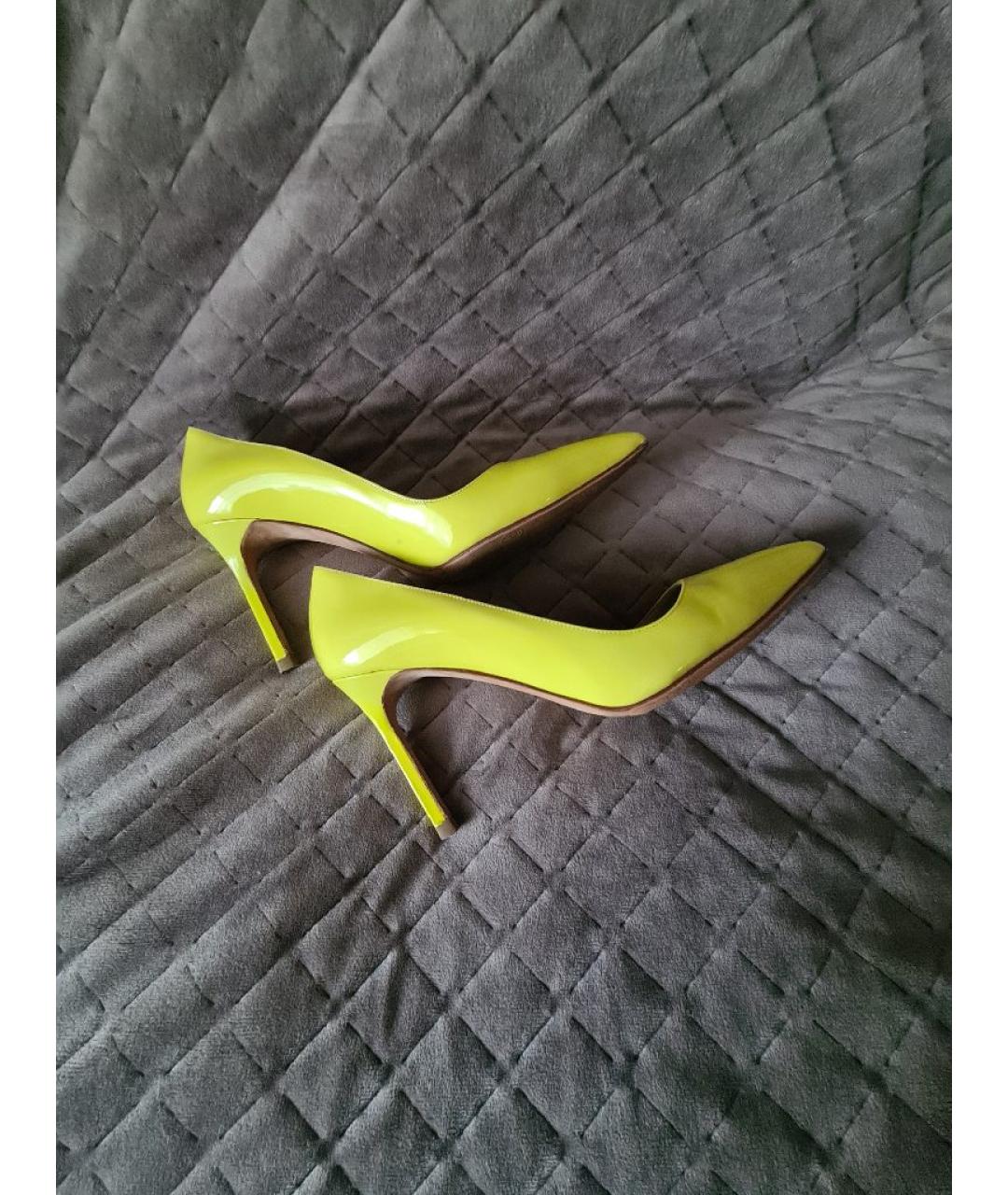 MANOLO BLAHNIK Желтые туфли из лакированной кожи, фото 4