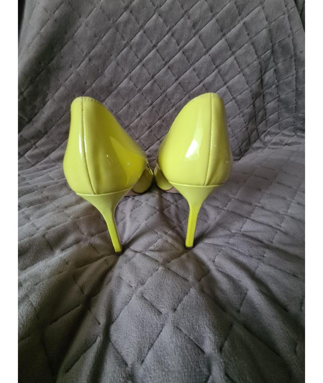 MANOLO BLAHNIK Желтые туфли из лакированной кожи, фото 3