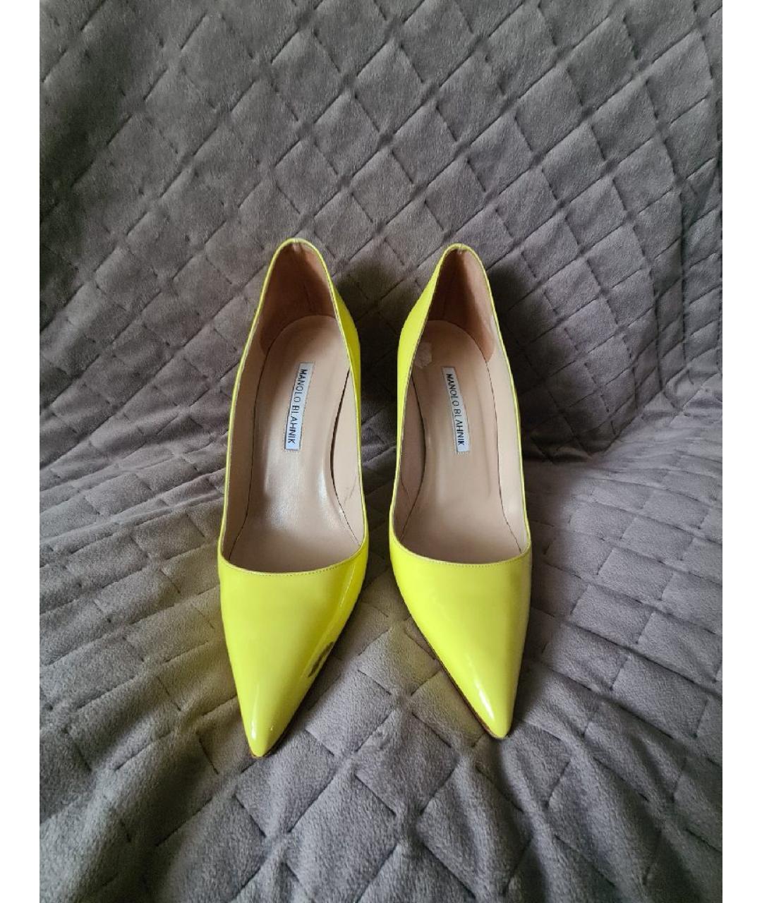 MANOLO BLAHNIK Желтые туфли из лакированной кожи, фото 2