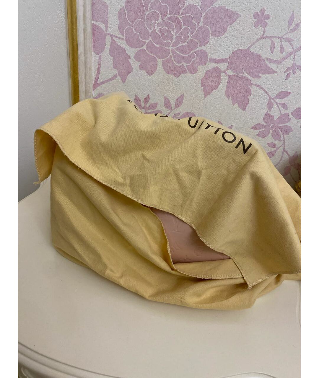 LOUIS VUITTON Розовая сумка с короткими ручками из лакированной кожи, фото 8