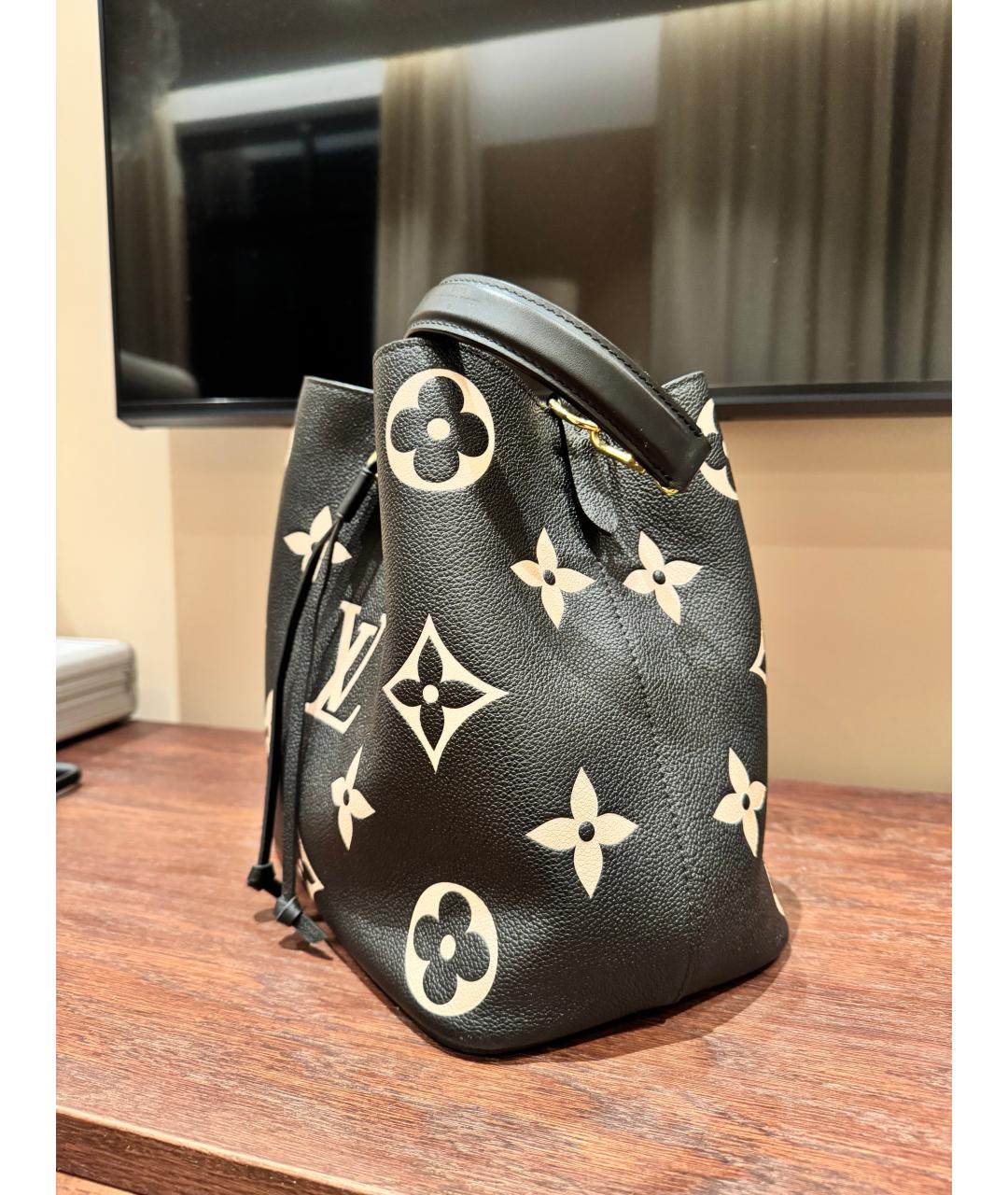 LOUIS VUITTON Черная кожаная сумка через плечо, фото 2
