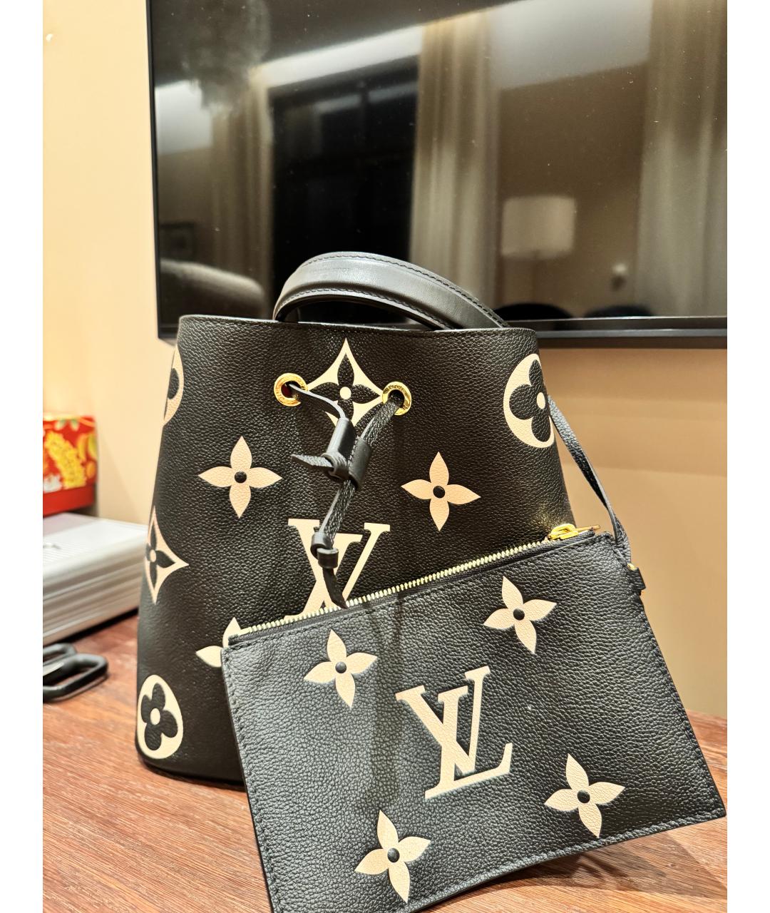 LOUIS VUITTON Черная кожаная сумка через плечо, фото 3
