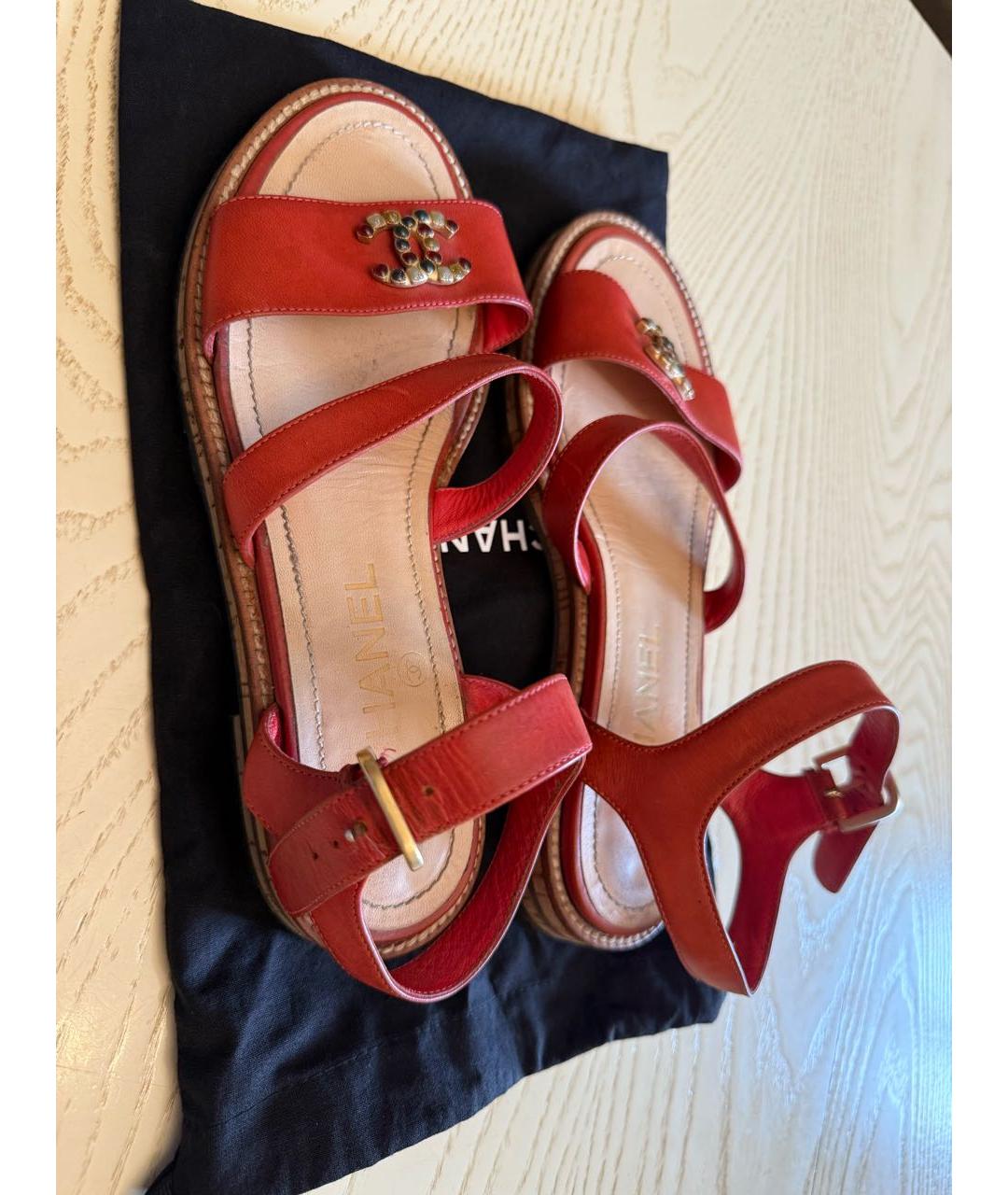 CHANEL Красные кожаные сандалии, фото 3
