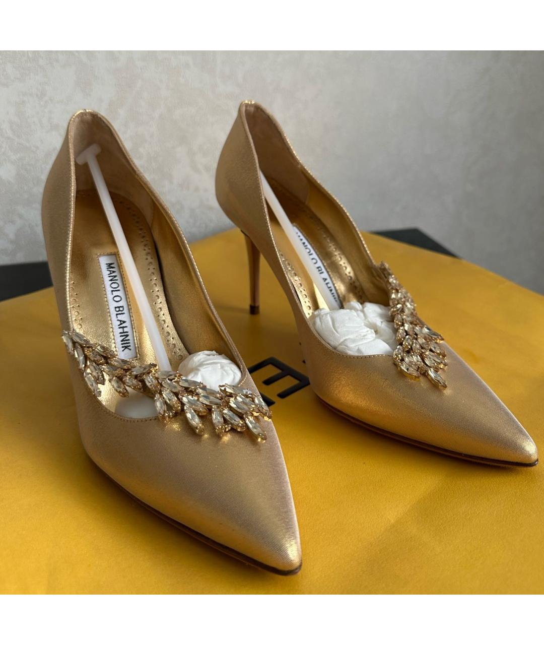 MANOLO BLAHNIK Золотые текстильные туфли, фото 3