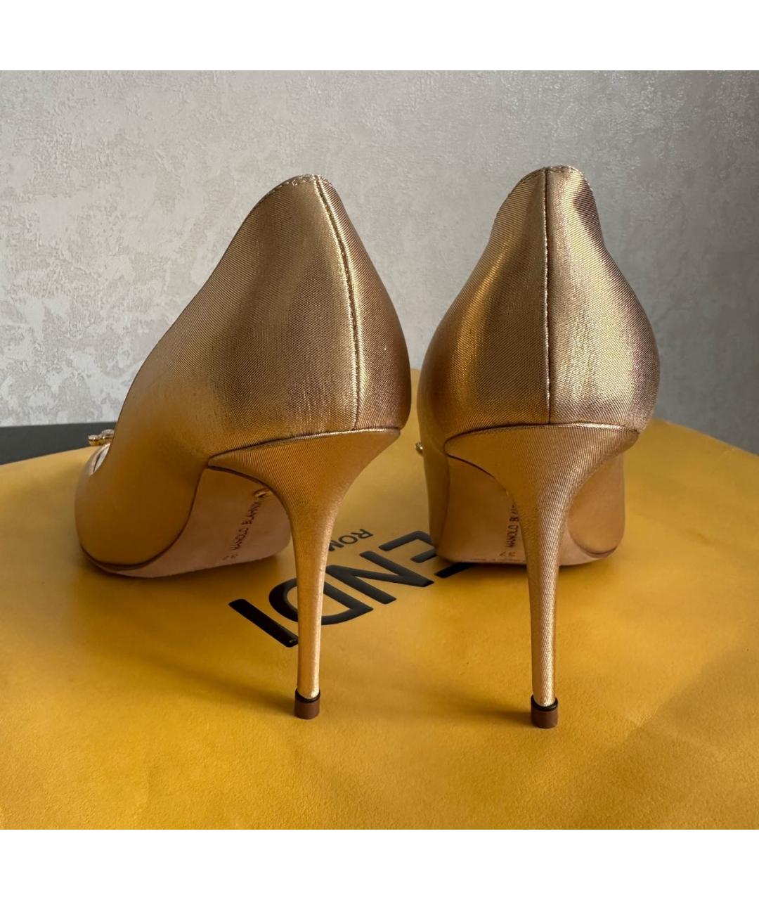 MANOLO BLAHNIK Золотые текстильные туфли, фото 4