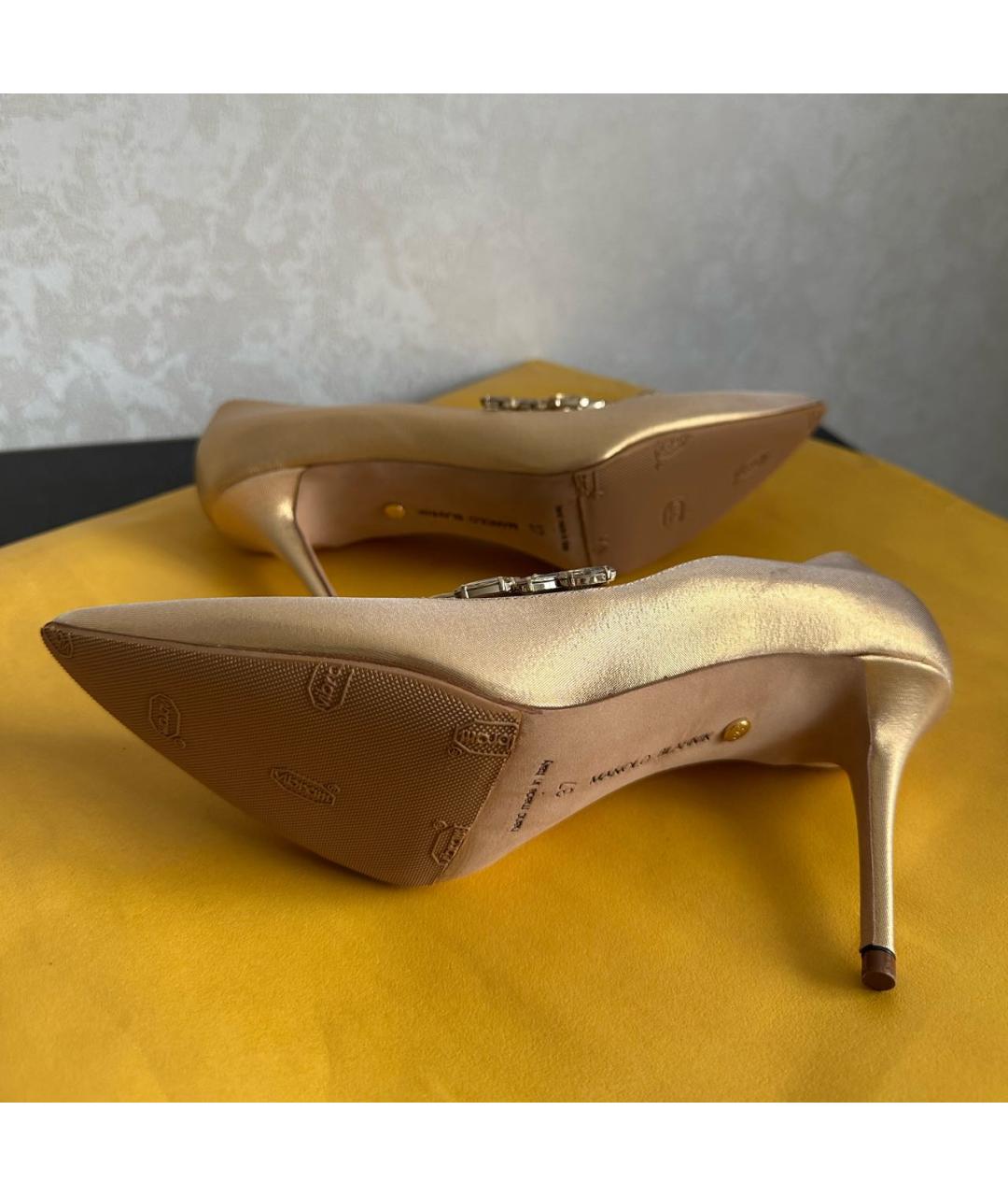 MANOLO BLAHNIK Золотые текстильные туфли, фото 5