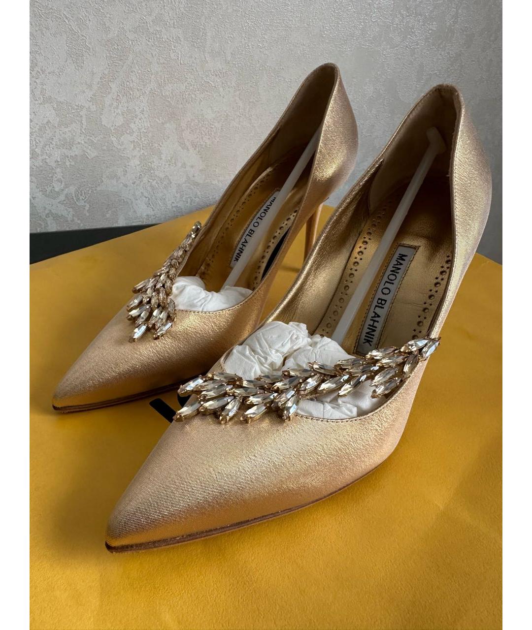 MANOLO BLAHNIK Золотые текстильные туфли, фото 2