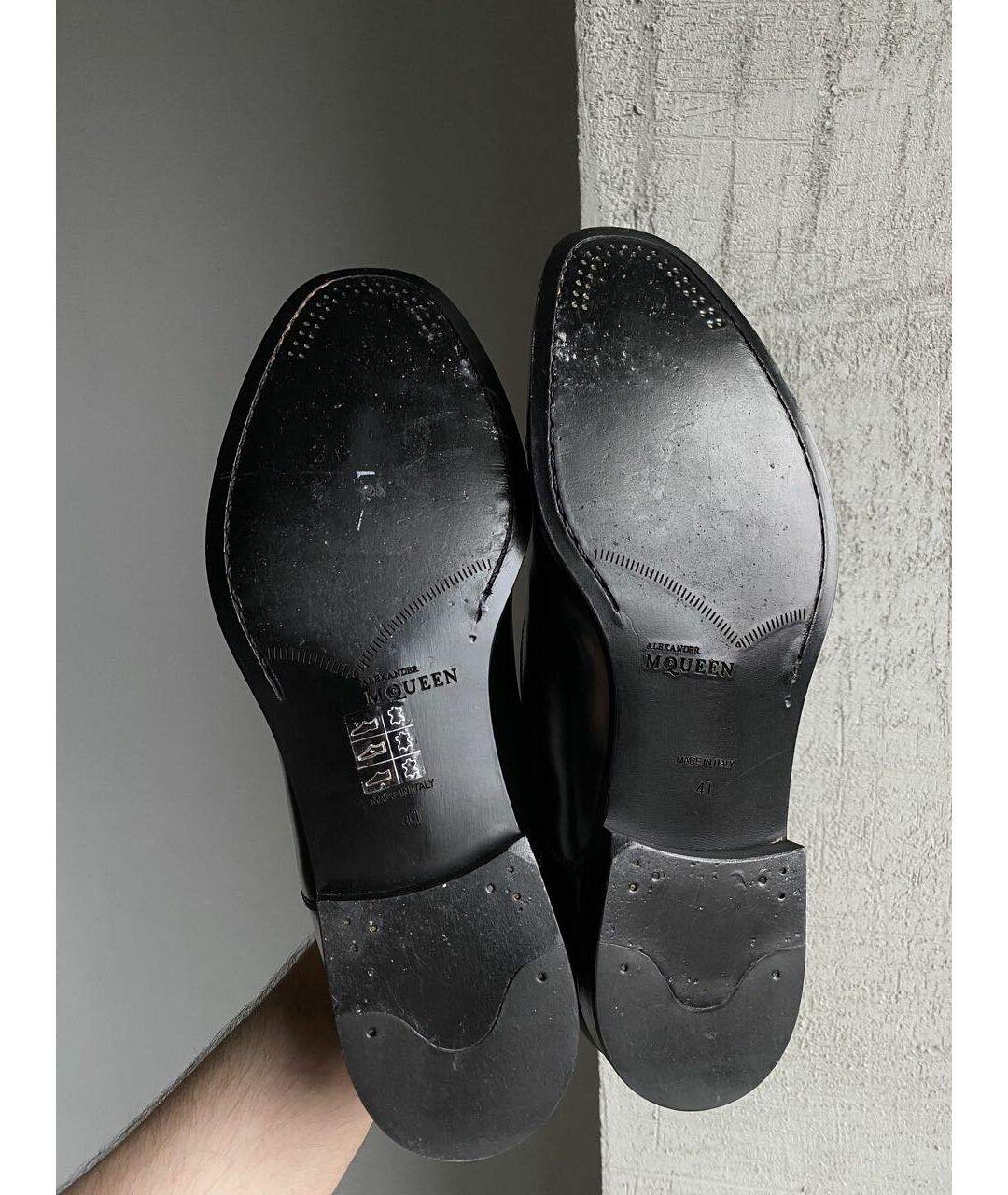 ALEXANDER MCQUEEN Черные туфли из лакированной кожи, фото 4