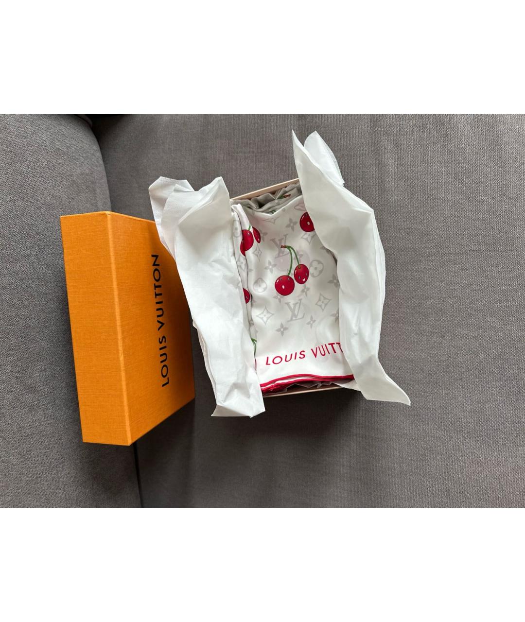 LOUIS VUITTON Белый шелковый платок, фото 3