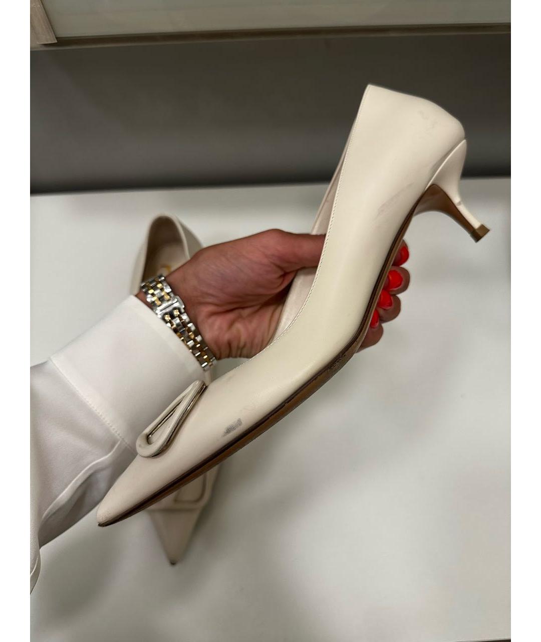 VALENTINO Бежевые кожаные лодочки на низком каблуке, фото 2