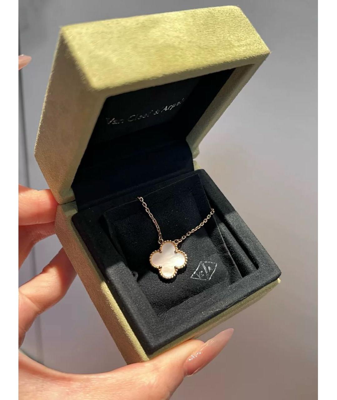 VAN CLEEF & ARPELS Белая подвеска из желтого золота, фото 4