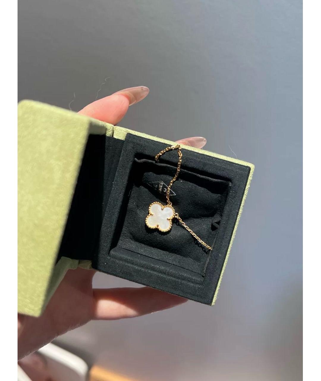 VAN CLEEF & ARPELS Белая подвеска из желтого золота, фото 2