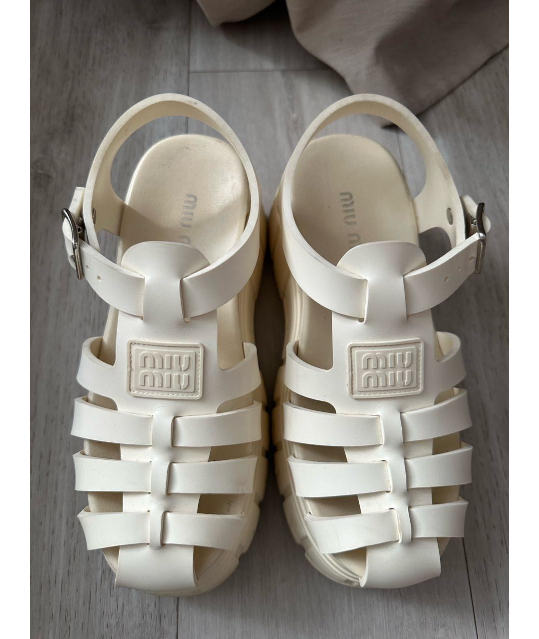 MIU MIU Белые резиновые сандалии, фото 2