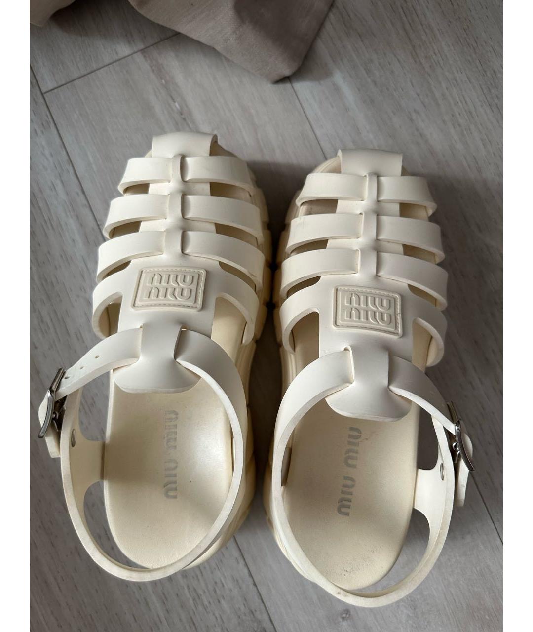 MIU MIU Белые резиновые сандалии, фото 3