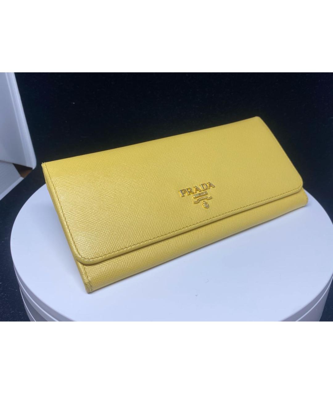 PRADA Горчичный кожаный кошелек, фото 2