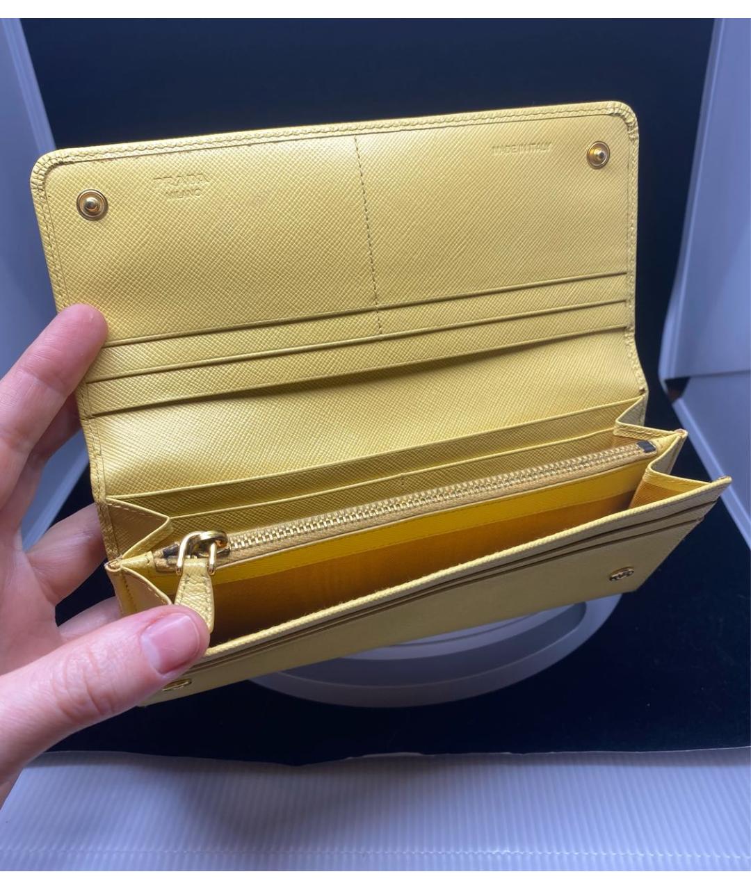 PRADA Горчичный кожаный кошелек, фото 4