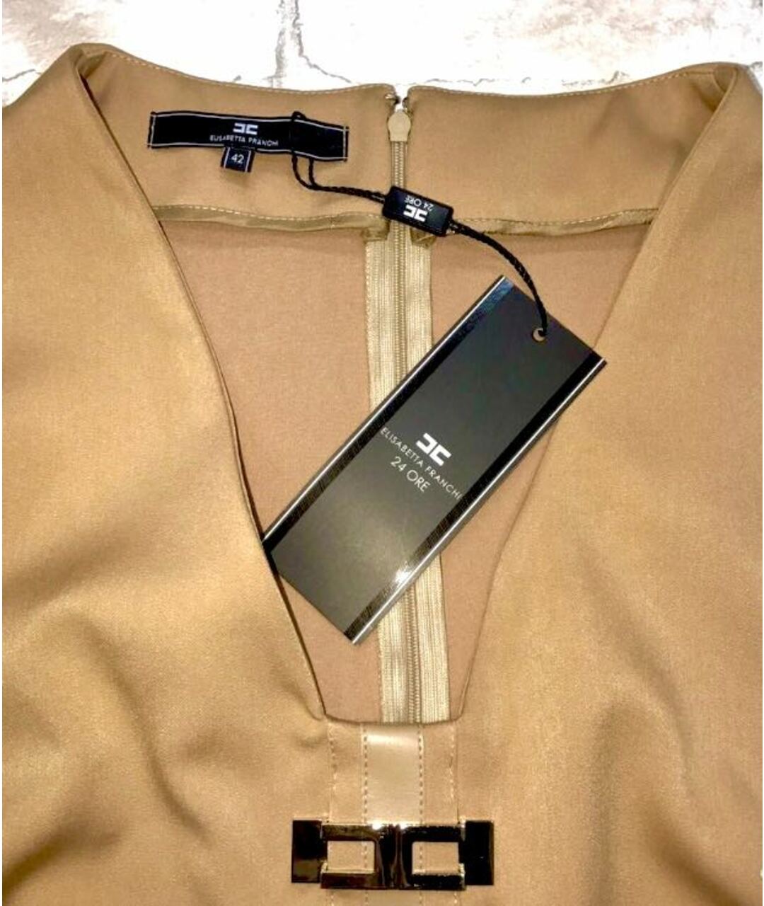 ELISABETTA FRANCHI Бежевое полиэстеровое повседневное платье, фото 3