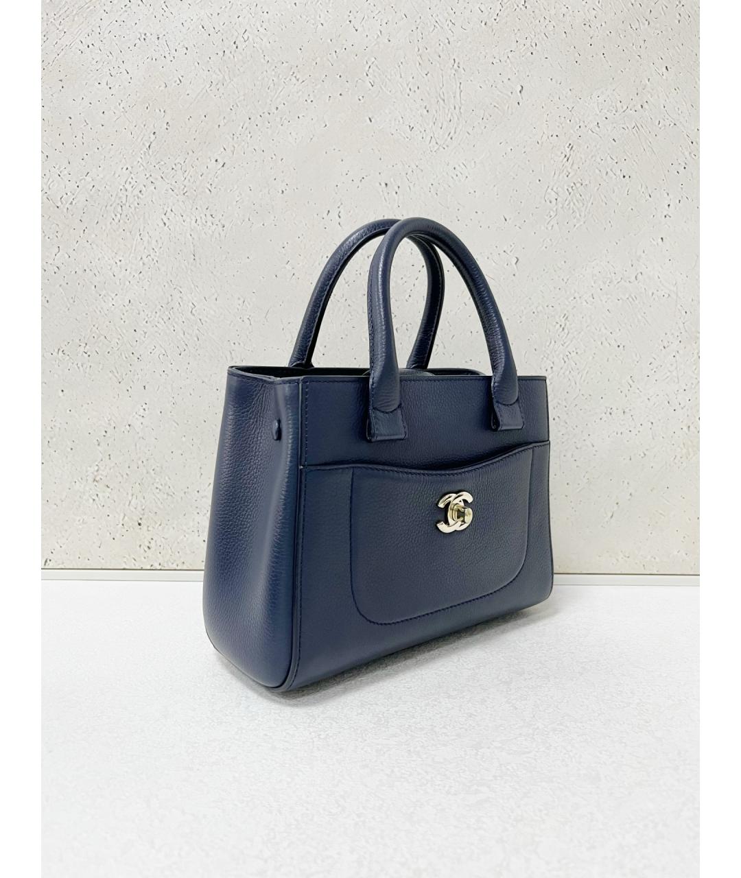 CHANEL Голубая кожаная сумка тоут, фото 3